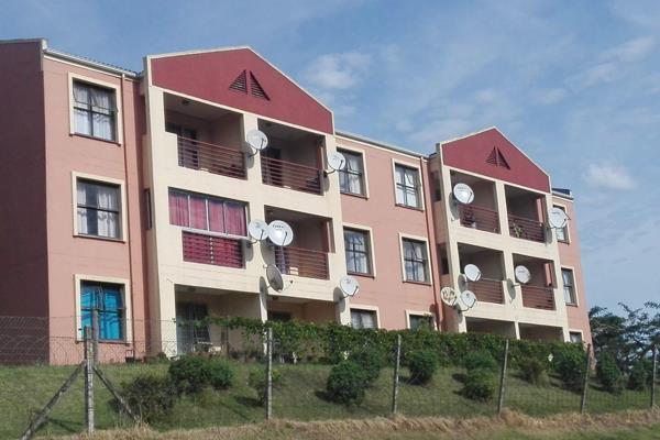 Seeff Pinetown presents this cozy two bedroom unit located in Caversham Glen area and It offers:-

2 bedrooms with BICs, 
Family ...