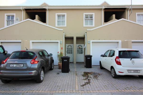 This 3 bedroom townhouse is situated at the very popular Oude Chardonnay Estate in Southern Paarl. It has easy access to Paarl Mall and ...