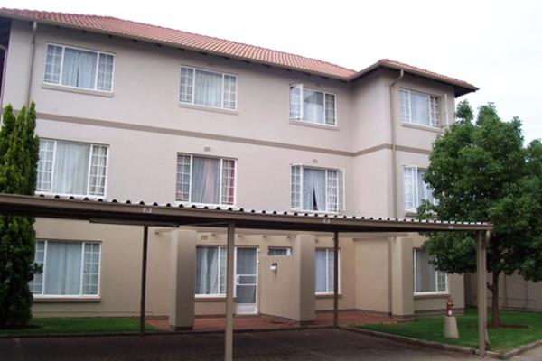 2 Bed, 1 Bath upstairs unit. Pool in the complex. No pets allowed.

Looking for Real Estate in Northmead, Benoni? Eve Estates offers ...