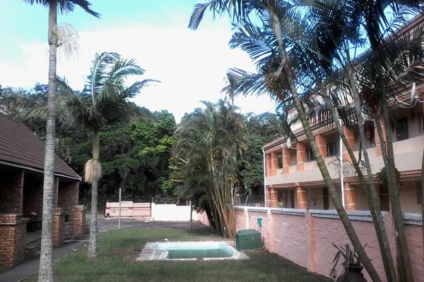 Unfurnished Rustic 2 bedroom, 1 bathroom duplex available.

This apartment is open plan concept from kitchen/ lounge/ bathroom area ...