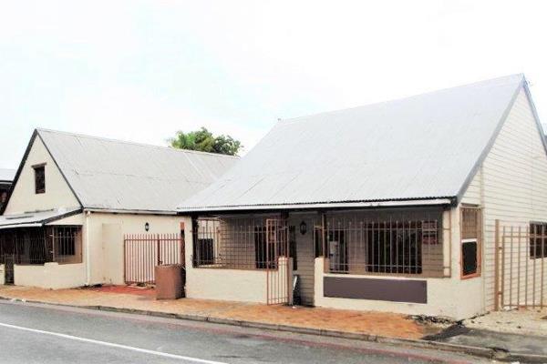 Well situated commercial property in the heart of Knysna This character full property ...