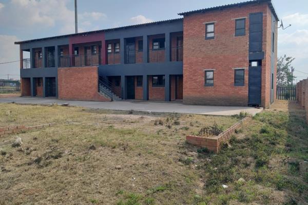 Newly built, ultra modern bachelor units in Kwaguqa Ext 4 Witbank.

Available from 1st ...