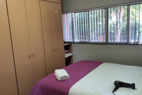 NO ESTATE AGENTS PLEASE

Fully furnished flatlet - (4x roomed)
1x bedroom
1x bathroom
1x kitchen
1x living area
Wi-Fi ...