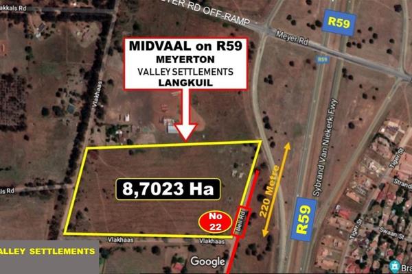 Very visible corner stand on R59 close to the Meyer Rd off-ramp, 
Close to Meyerton CBD ...