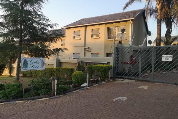 Ideally positioned in the stunning Cedar Roc complex a mere 900m from the Mall of Africa one of the most popular complexes in Vorna ...