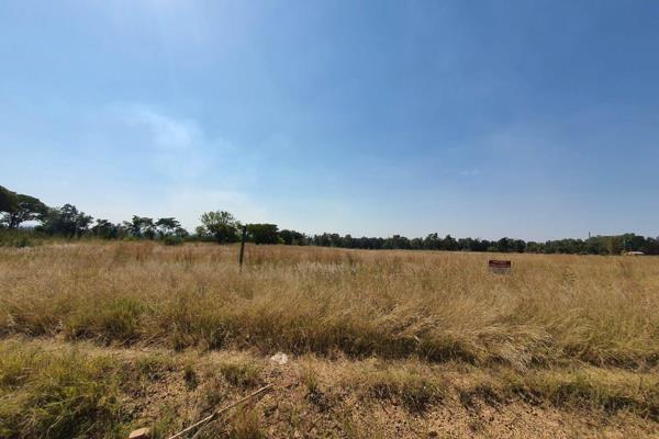 2.1 Hactares of land for sale in Laezonia Ah .
Located in Monument drive , just off the N14 highway towards Krugersdorp 
This is ...