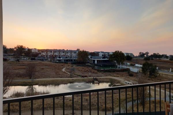 LUXURY SEMI-FURNISHED PENTHOUSE UNIT IN THE REID, LINBRO PARK 
**perfect for ...