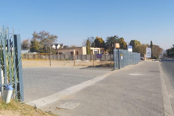 +/- 1800 m2 of yard space available in Richards Drive,Midrand and or portions ...