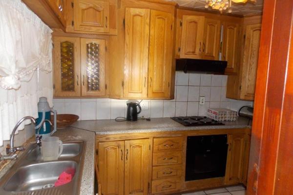 This well looked after property is situated in Lebowakgomo zone B.
This property offers: A house with 4 bedrooms, 3 bathrooms (2 ...