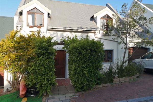 This lovely three-bedroom property is situated in a cul-de-sac in Welgevonden Estate and offers a spacious living area, kitchen, and ...