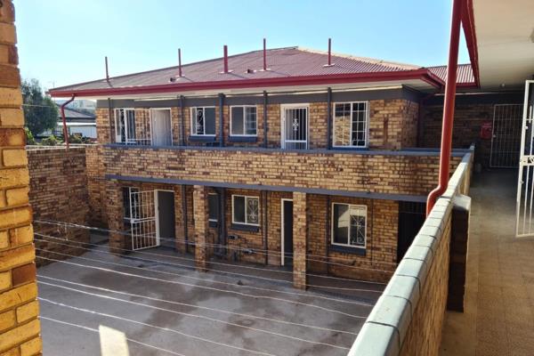 Nestled in the heart of Rosettenville, this newly renovated modern first floor unit is available for rent. Bachelor unit fully tiled ...