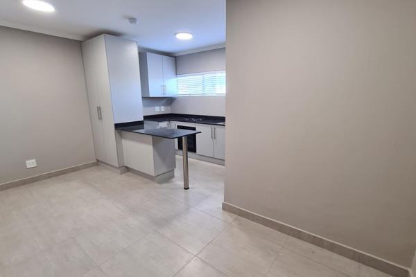 Upmarket bachelor pad. Open plan living / bedroom area and kitchenette with a separate bathroom.
Situated on Gonubie Main Road. Secure ...