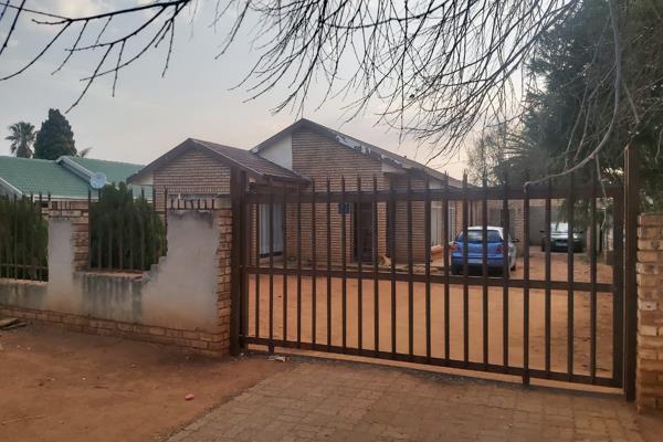 In a city of klerksdorp,a three bedroom house with buildins,dinning,lounge,tv ...