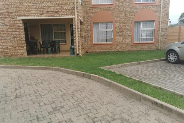 Beautiful 2 bedroom face brick townhouse with 1 bathroom,  open plan lounge &amp; dining area.
kitchen, patio, parking, intercom ...