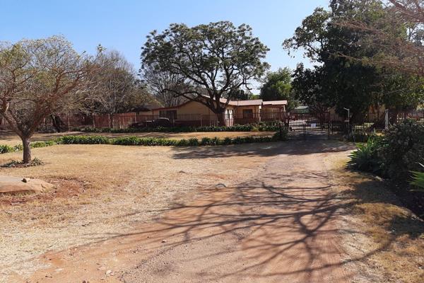 Remax Blue Chip proudly presents this well situated plot in strydfontein west of Pretoria.
This plot offers a lot of value.4 bedroom ...