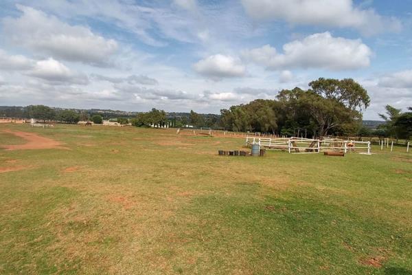 Stunning 5ha farm in Rietfontein AH (Bashewa). Property features various outbuildings including: 16 stables, groom room, 4 houses, big ...