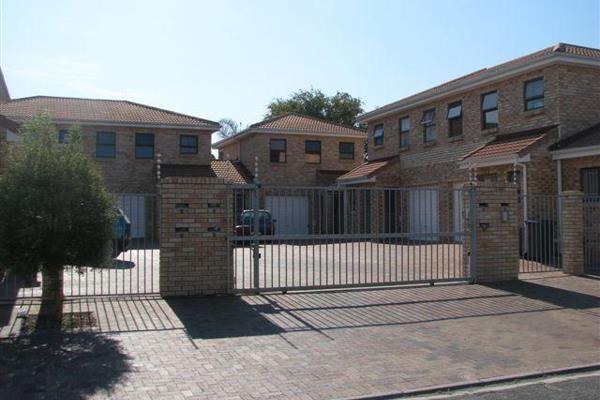 This beautiful and spacious 2 bedroom duplex is in Protea Heights, Brackenfell.  It has easy access to all main routes such and ...