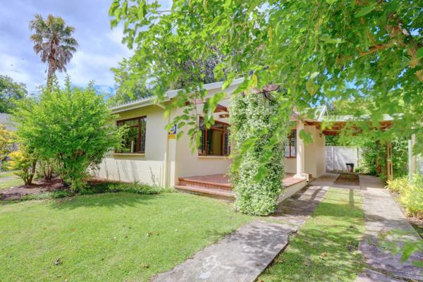 Beautiful setting.  Available 16 December 2024.

2 Bedroom cottage available to rent in Heatherlands. A 3rd room can be used as a ...