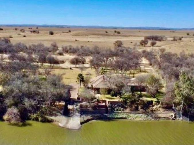 4 Bedroom House for Sale in Viljoenskroon