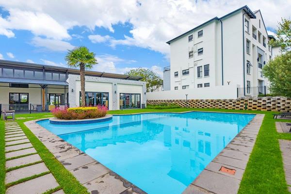 Upmarket three-bedroomed apartment in secure, sought-after estate - the cambridge - in bryanston/petervale.
Extremely stylish, this ...