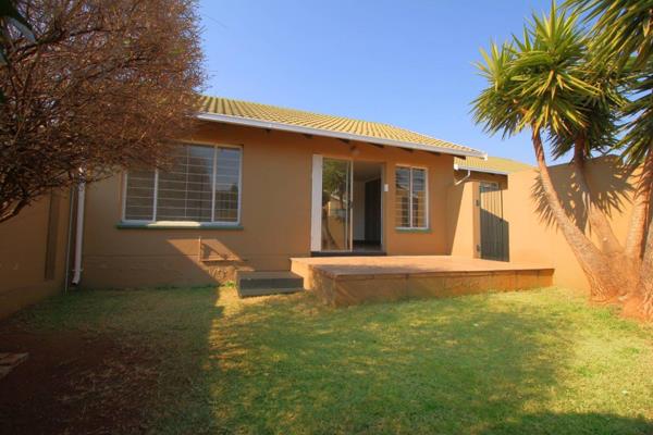 2 bed 1 bath pet friendly home for rent in Sundowner. Positioned near the Dome ...