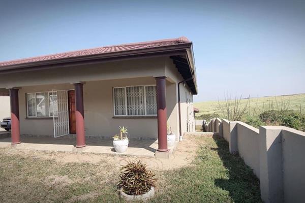 This NEWLY BUILT HOME was just built on 534sqm of  flat land with 4 bedrooms, 2 ensuite ...