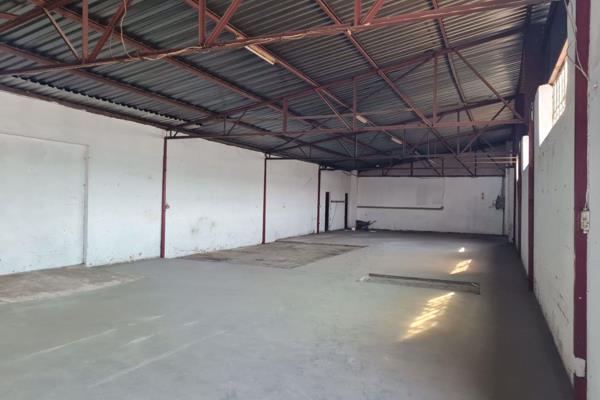 The warehouse can be subdivided into 3 sections of 600m&#178; . Perfect site for ...