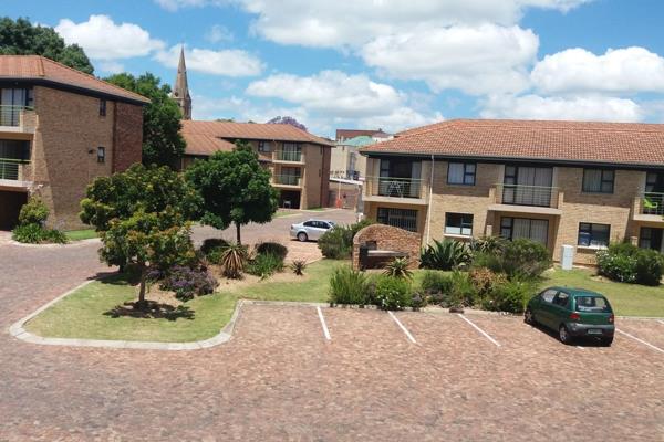 Stunning two bedroom to rent!!
The Greens is situated close to Pick n Pay, RU and all amenities.
The complex is very secure with 24 ...