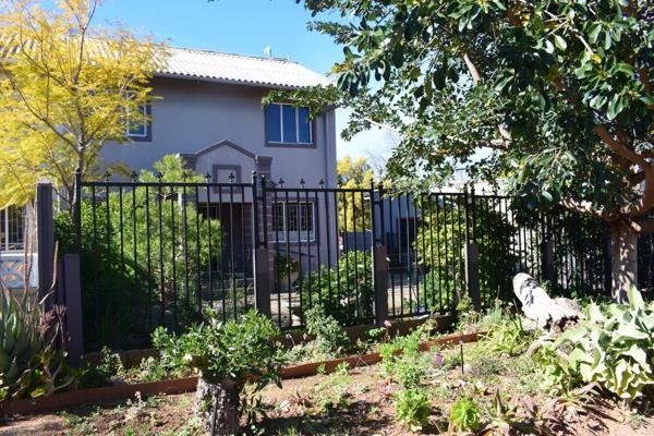 This property consists of  a large modern double storey 2 bedroom, 2,5 bathroom home ...