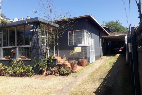 This very neat property situated in the heart of Orange Grove offers 3 spacious bedrooms, 1 kitchen, 1 x sitting room, 1 x dining room ...