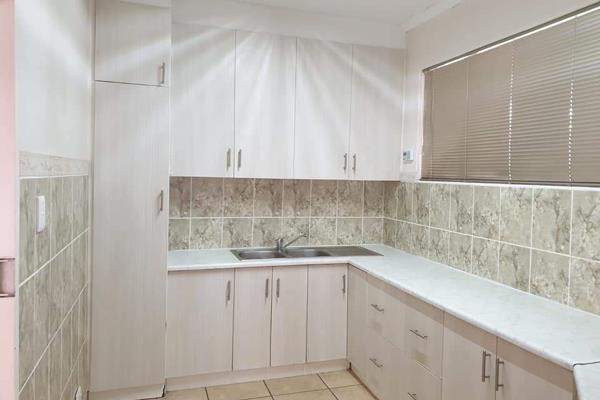 Spacious 2 bedroom flat with great views and central location.
Prepaid electricity. ...