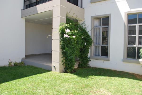 This modern unfurnished apartment is located in this secure complex on Reservoir Street. 

The apartment offers the ...