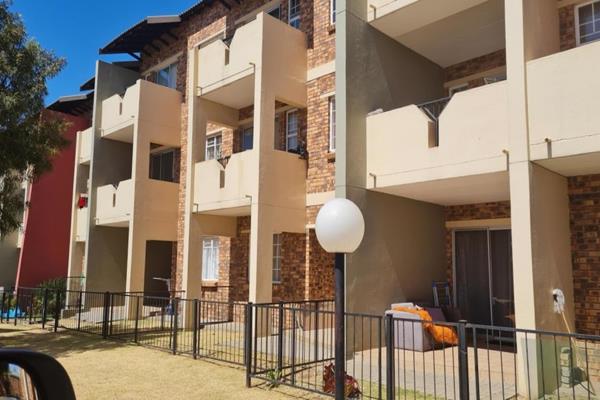 Great Value In Great complex located close to Shopping centres, schools and highway.
This lovely 2 bedroom full bathroom unit is tiled ...