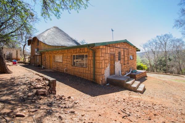 This stunning farm offers a multi-roomed house, a dam onsite and a pellet gun range, all-in-one. The house can sleep 10 people and ...