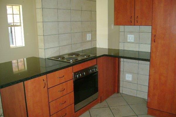 This is a ground floor flat with a built-in braai. Open plan kitchen living area. 1 Bathroom , Pre-paid Meter water included
AVAILABLE ...