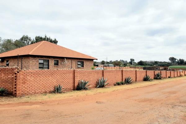 3 DWELLINGS on main road. 
PRE-PAID electricity 
Price excluding VAT
3 bedroom house, with 2 bathrooms, fully tiled. 
TWO flats ...