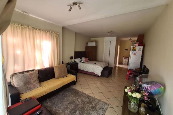 Are you looking for an investment? The ground floor unit in a well maintained complex with a current Tenant paying R4 500.

The complex ...