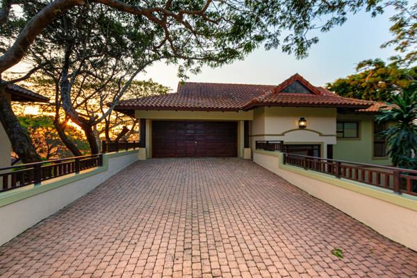 This secluded and private unit, is set in the forest section of the beautiful Estate of Zimbali. 

This three bedroom, three bathroom ...