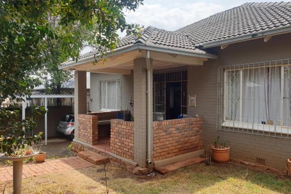 Drastically reduced to  r 1240 000    for a quick sale.
This  lovely family home with garden cottage is situated in Kensington within ...