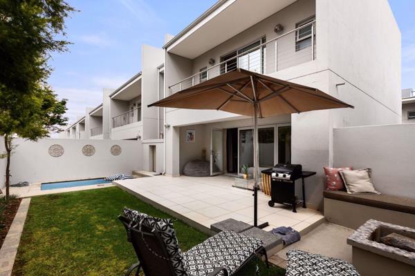 Exquisite Triplex Contemporary Cluster 

For all those looking for a lock up and go in the heart of Bryanston that offers a unique and ...