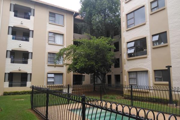 This two bedroom apartment in a sought after complex in Waterkloof is available from 01 March 2025. Ideal for the young professionals ...