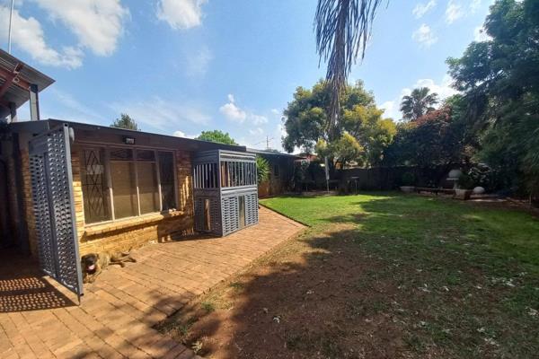 This property offers 3 bedrooms, 2 bathrooms, dining, lounge, kitchen and study.

Outside is a pool, garage, outside rooms, carport ...