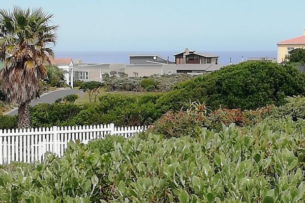 South facing situated on the Western side of Franskraal towards Kleinbaai, only one ...