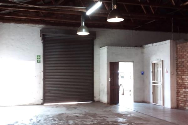 This spacious commercial building in Extension 8 is for sale.  This is suitable for a workshop or a warehouse for storage.  There are 3 ...