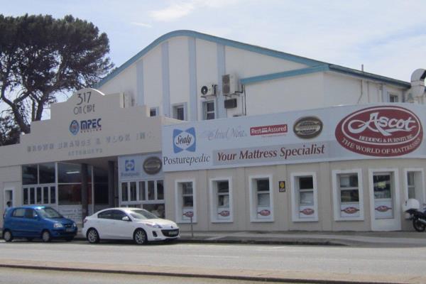 210 sq metre Shop Front premises on Cape Road, in an iconic building with own ablution facilities.
Price is negotiable.

Call now ...