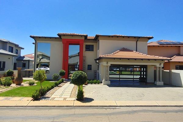 We are proud to present to you this property located is a secure Golf Estate at Theresapark

This property is well situated near a ...