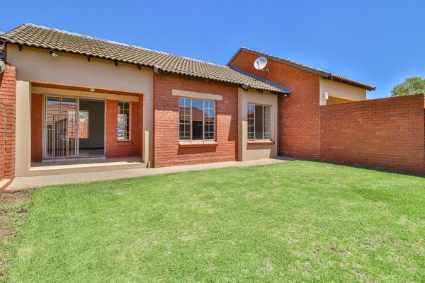 Two bedroom, 1 Full Bathroom Townhouse to Rent.
2 Carports.
Covered patio.
Kitchen with gas hob.
Contact the agent!