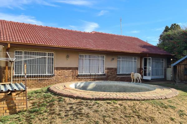 The Family House consists of :- Three Living Areas , Three Spacious Bedrooms , Two Bathrooms , Pool , Braai Area , Flatlet , Double ...