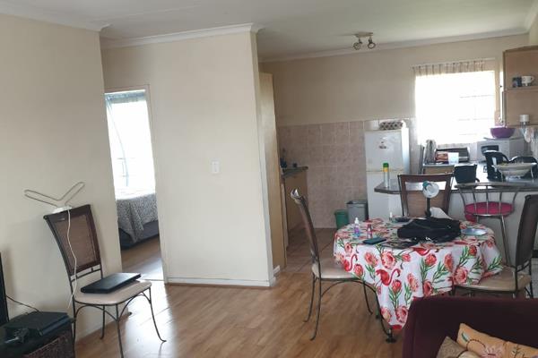 Become the proud owner of this very neat apartment in a child friendly complex in Rooihuiskraal. This apartment consist of 2 bedrooms ...