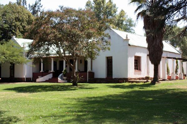 This 104 hectare farm is in close proximity to the borders of Benoni, Pretoria and Bapsfontein and a 30 minute drive from OR ...